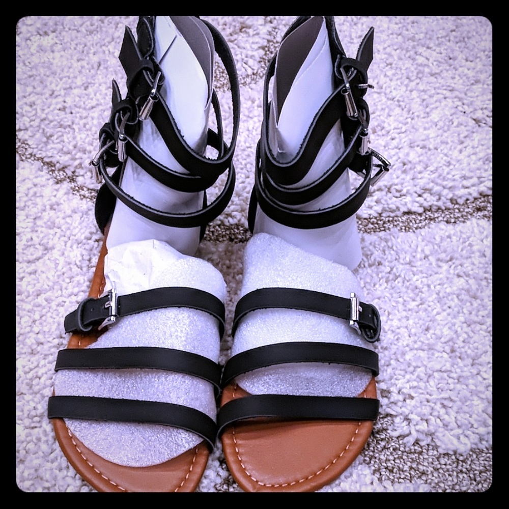 QQ girls New size 4 black gladiator sandals